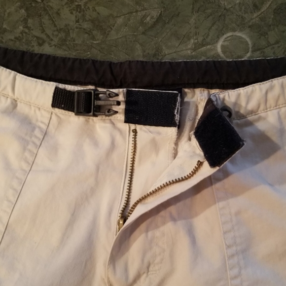 Retro 90's-early 2000's style khaki shorts - Picture 6 of 7